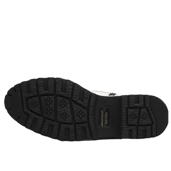 🛑BOGO🆕Trendy-Chic White Patent Chunky Boot - Picture 6 of 8